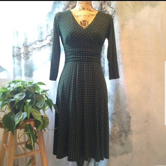Dresses & Skirts - Green faux wrap dress